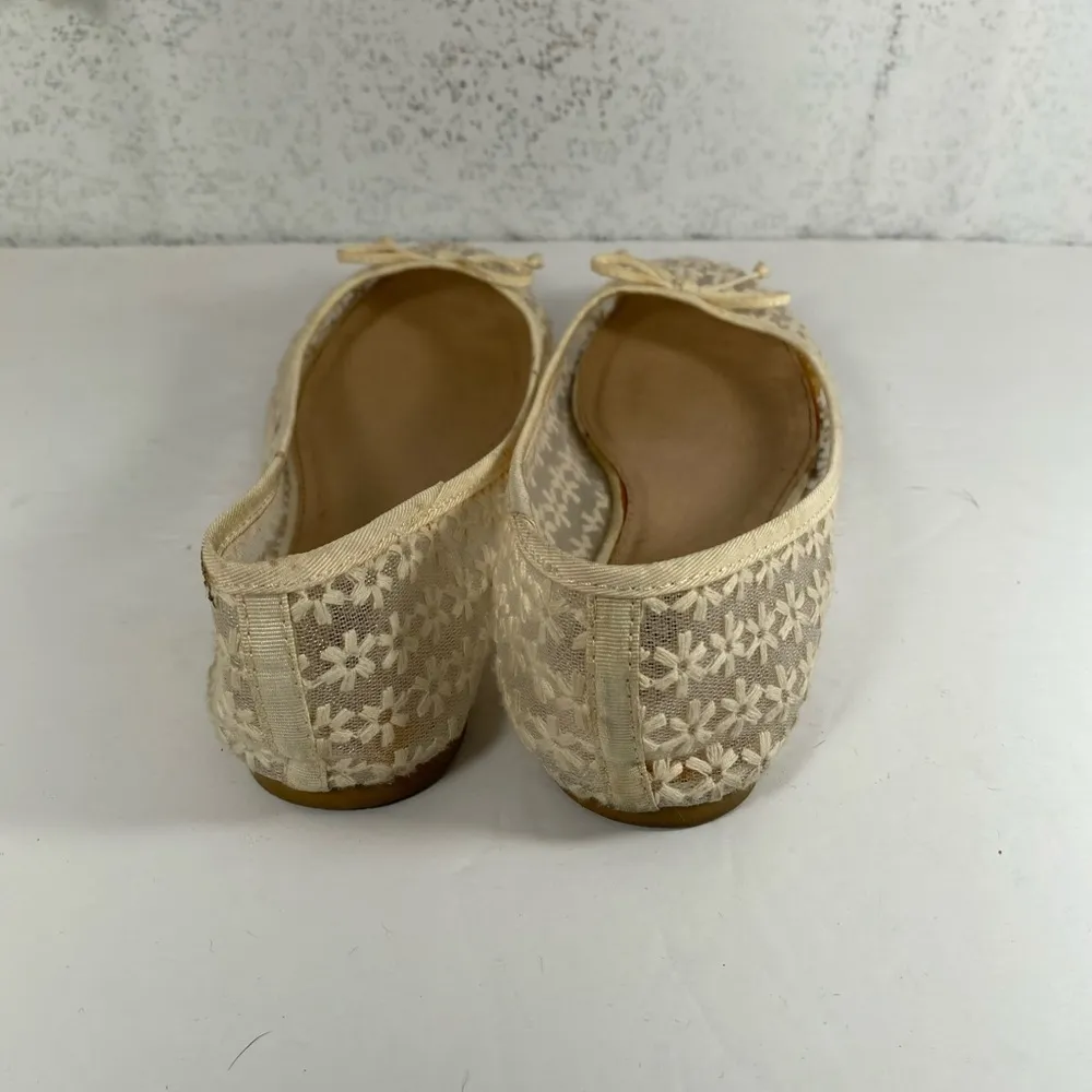 Soda Mesh Off White Floral Stitched Flats - Size 8.5 - Image 4