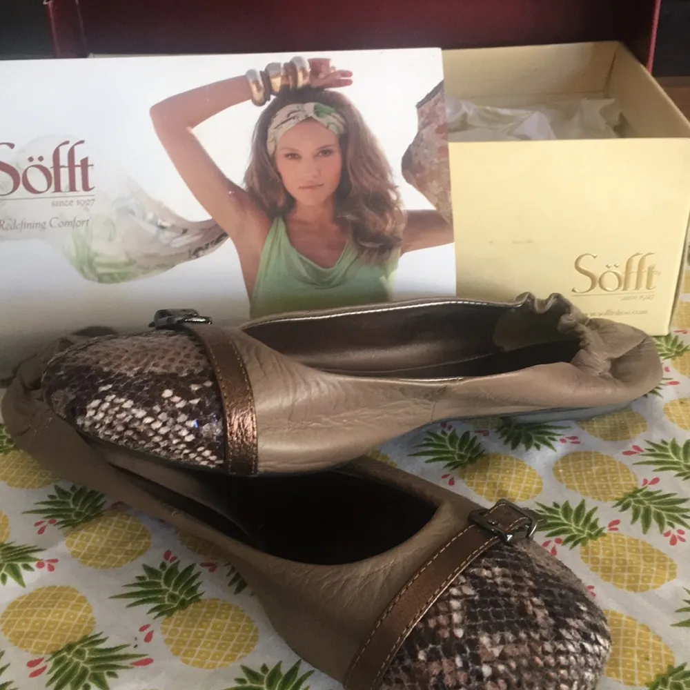 EUC Women’s Sofft Python Tipped Ballet Flats Size 8 - Image 5