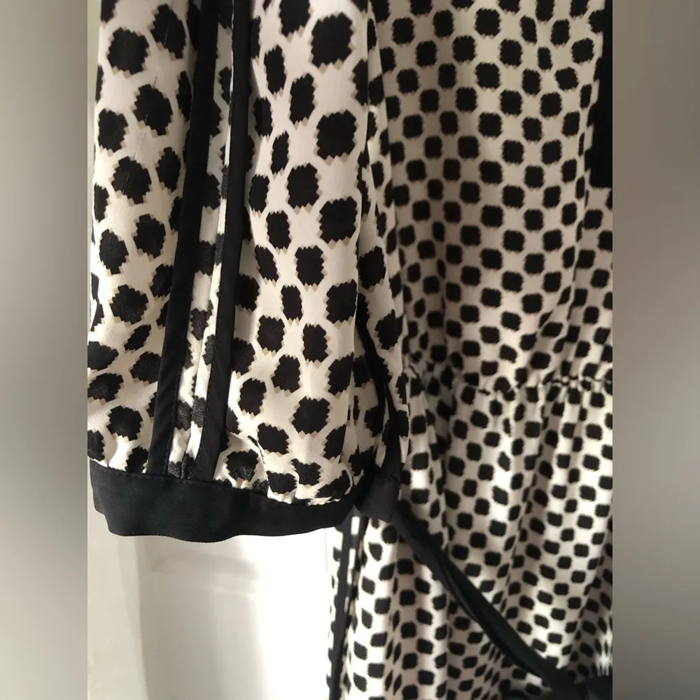 about knee length dress with belt, size 2 - Image 10