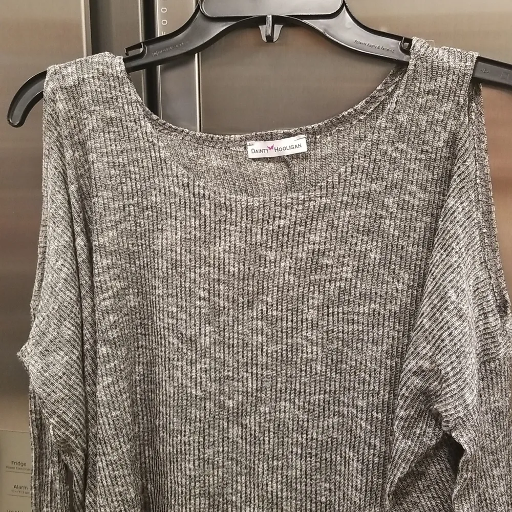 💕DAINTY HOOLIGAN💕 Cold Shoulder Ribbed 3/4 Sleeve Top ~ Marled Grey Small - Image 3