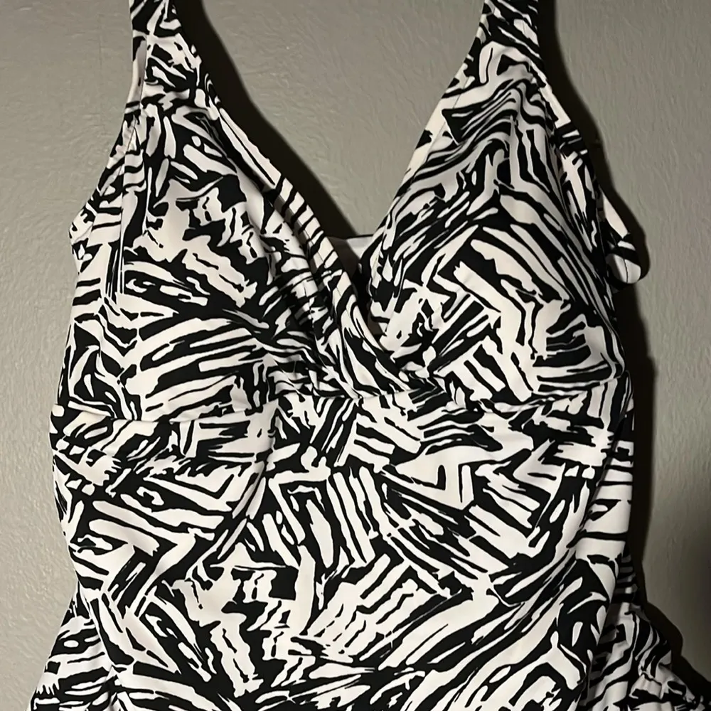 Slim Shaper by Caribbean Joe animal print cross cross front high sides tankini - Image 2