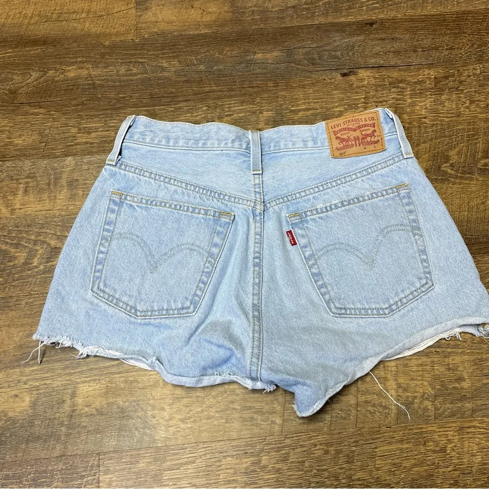 501 Jean Shorts Women's Size 28 Button Fly Distressed Ripped Cut Off - Image 5