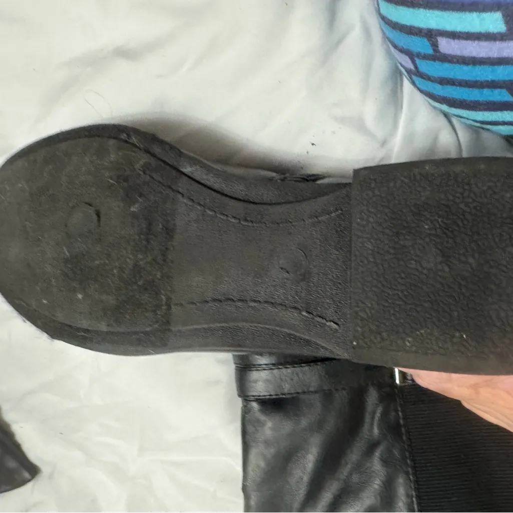 Sleek Black Knee Boots Size undefined - Image 4