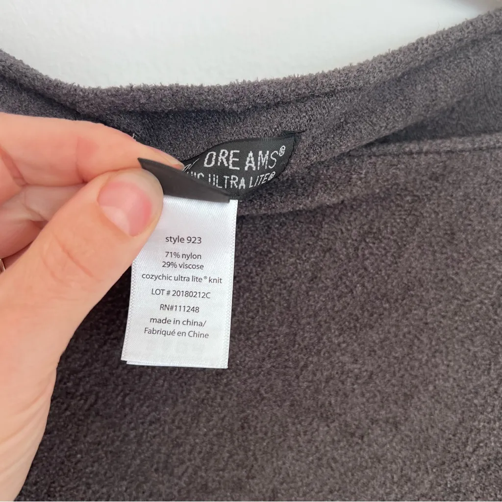 Barefoot dreams‎ poncho wrap dark gray - Image 5