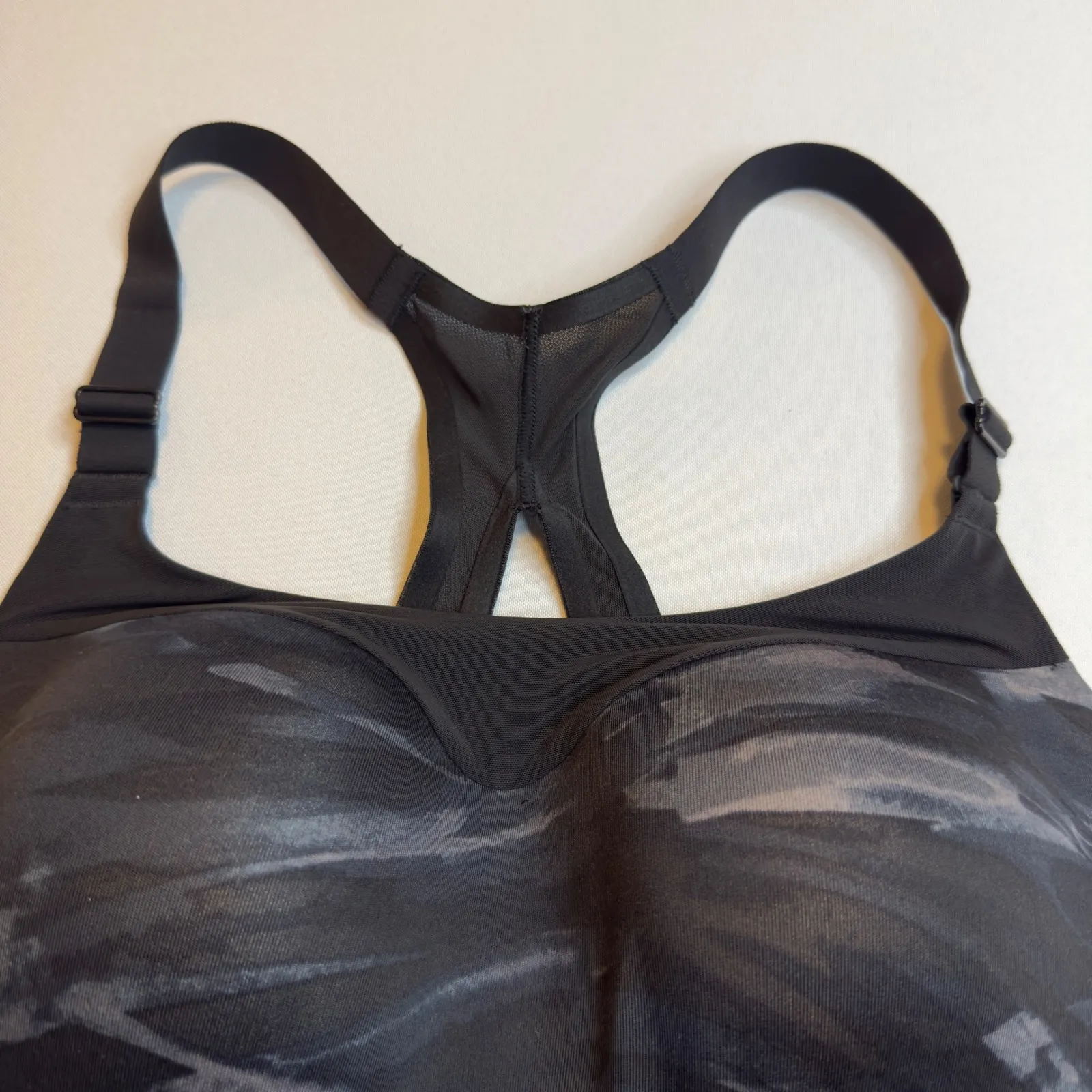 Victoria's Secret Sport Bra Black Camo Racerback Adjustable Straps Size 36D - Image 6