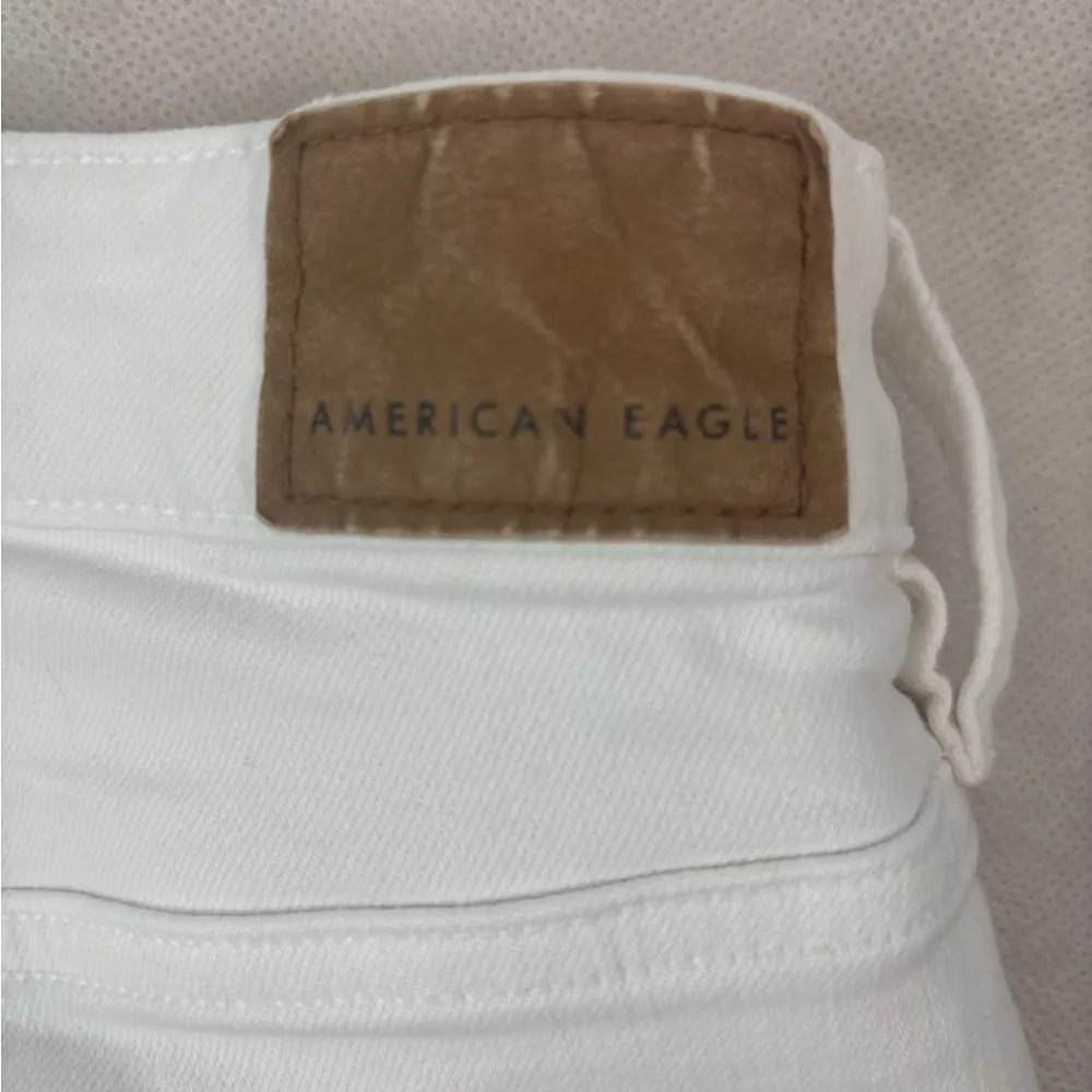 American Eagle Outfitters 6 28 Hi V-Rise Shortie Distressed Denim  Shorts White - Image 8