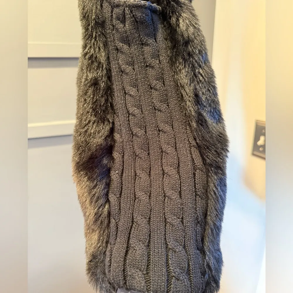 Ci Sono by Cavalini Faux Fur Mock Neck Vest Black Very Comfortable Size Medium - Image 3