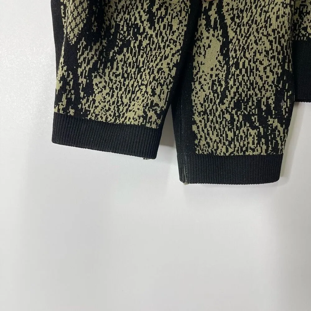 Fabletics Kamila Seamless Long Sleeve Crop Top (Green Snakeskin) - M* - Image 5