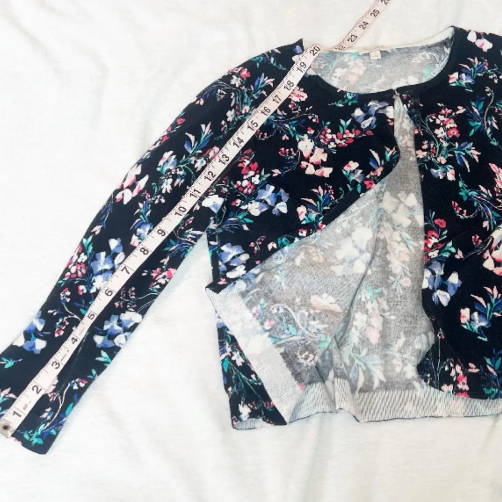Talbots Floral Cropped Cardigan Sweater Black Blue Pink Small Crew Neck - Image 5