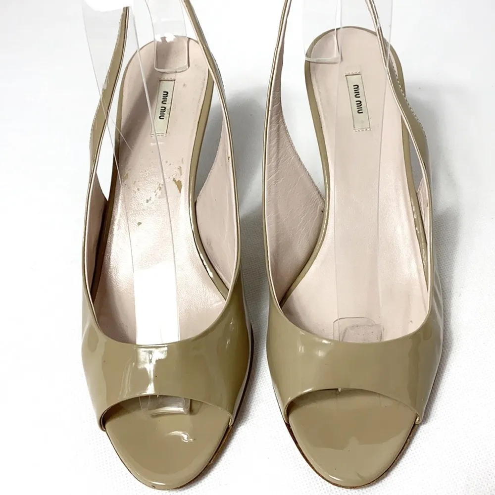 Miu Miu  tan patent leather gold heel slingbacks - Image 2