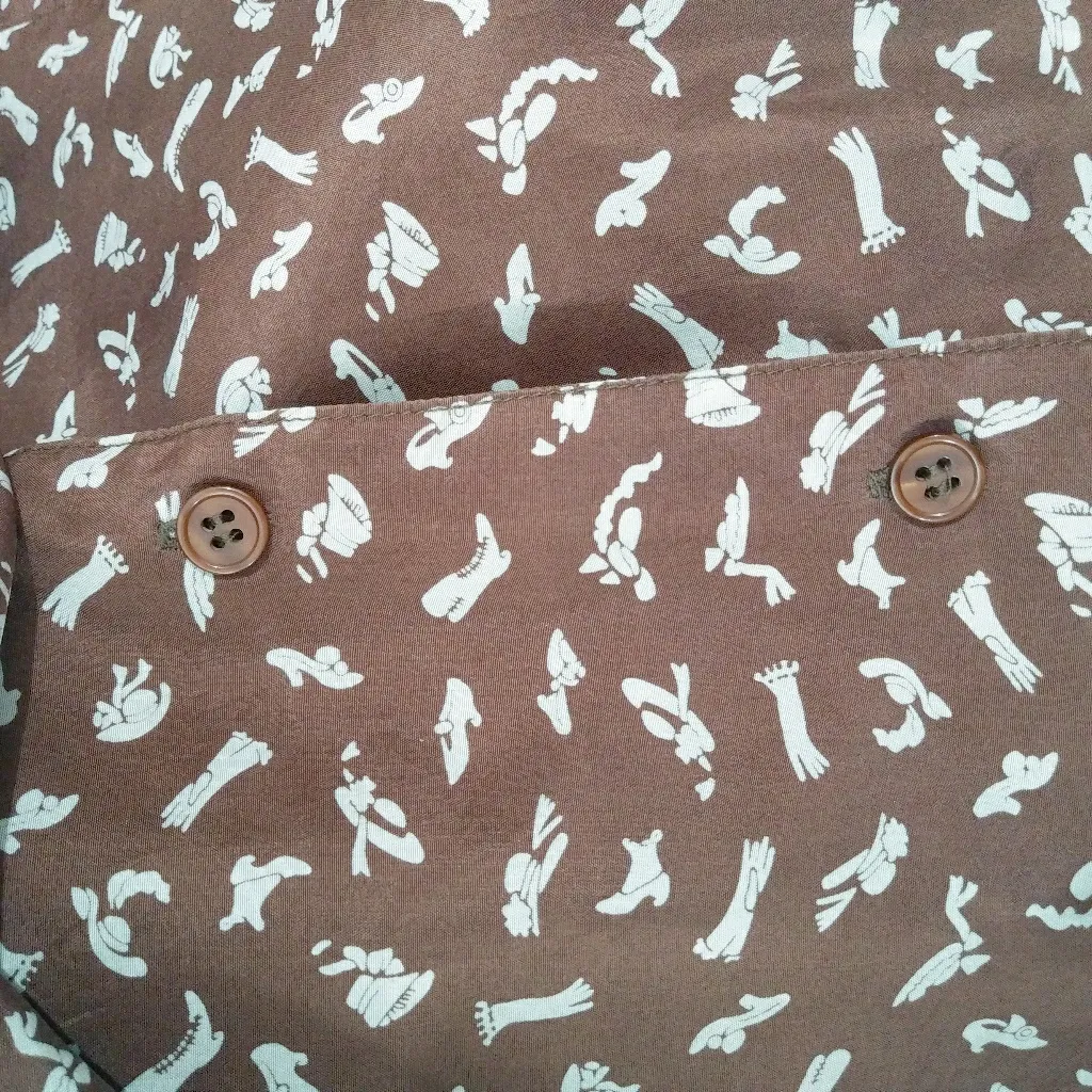 The Limited silk sleevesless tops

Size L  
Pit lay - Image 4