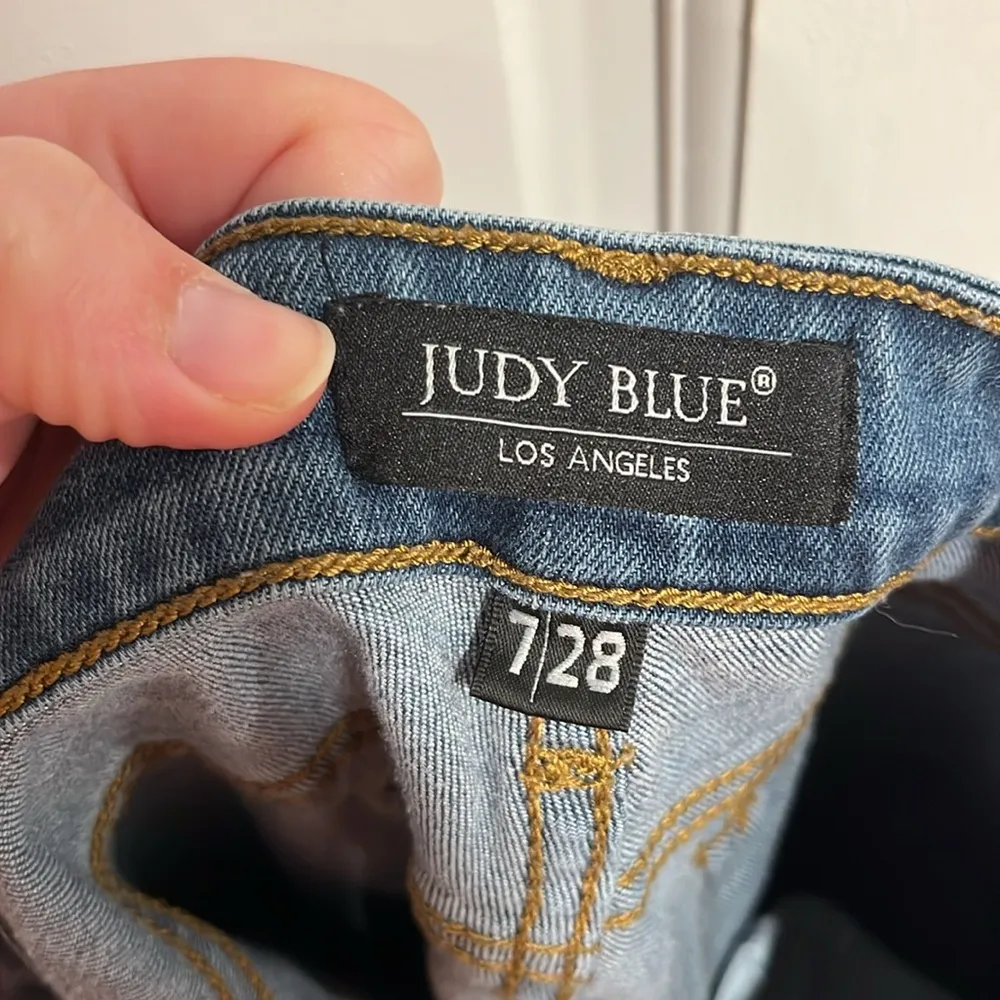 Judy Blue Relaxed Fit Distressed Jeans Size 7/28 - Image 5