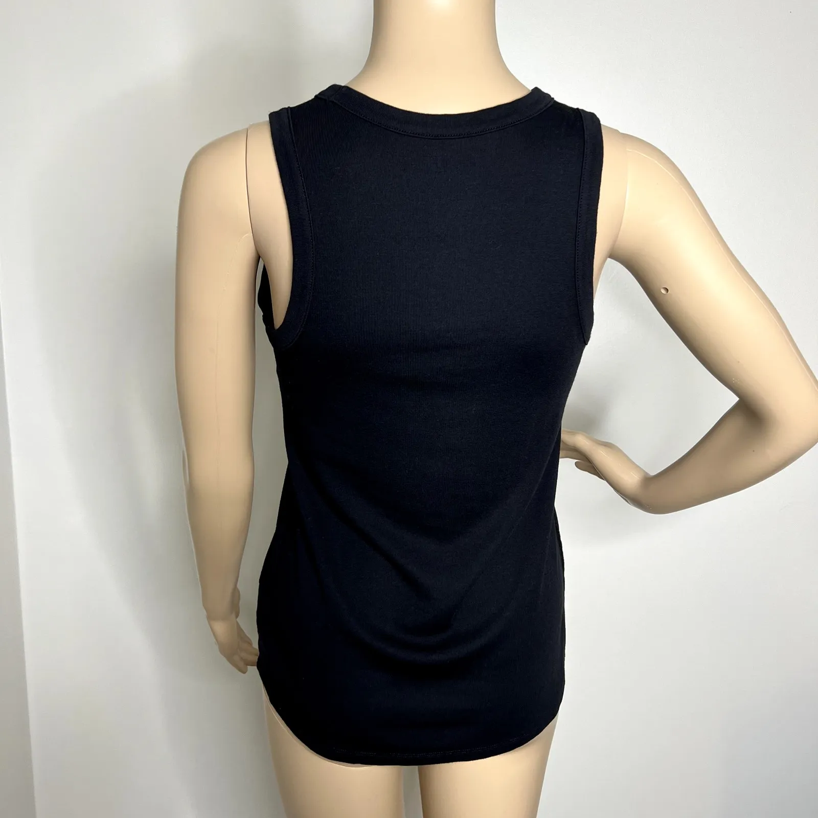 Old Navy  Black Crewneck Tank Top - Image 3