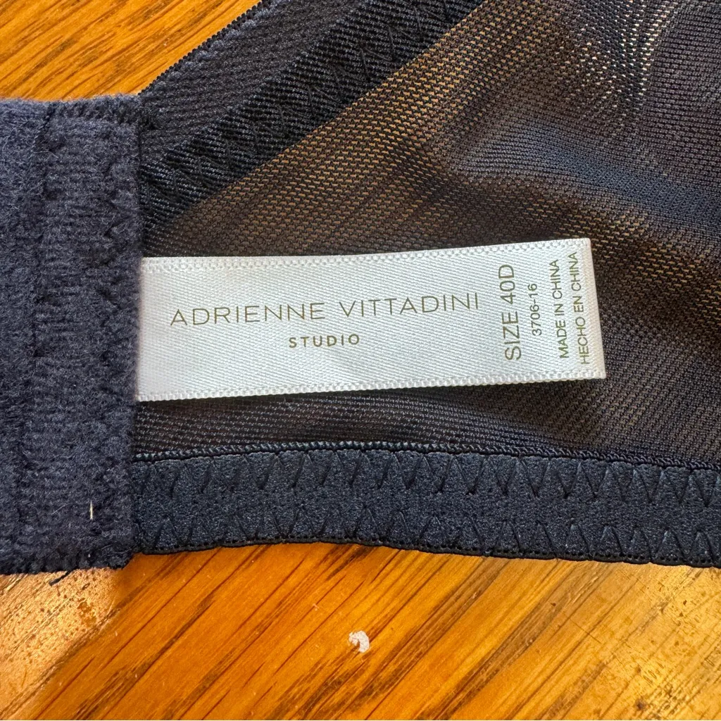 Pink and Blue Zigzag Patterned Bra 40D T-shirt bra Adrienne Vitadinni NWT - Image 4