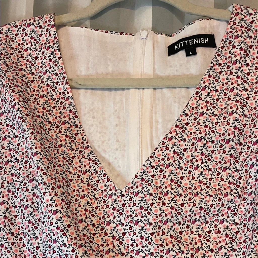 Kittenish Floral‎ V-Neck Dress - Image 4