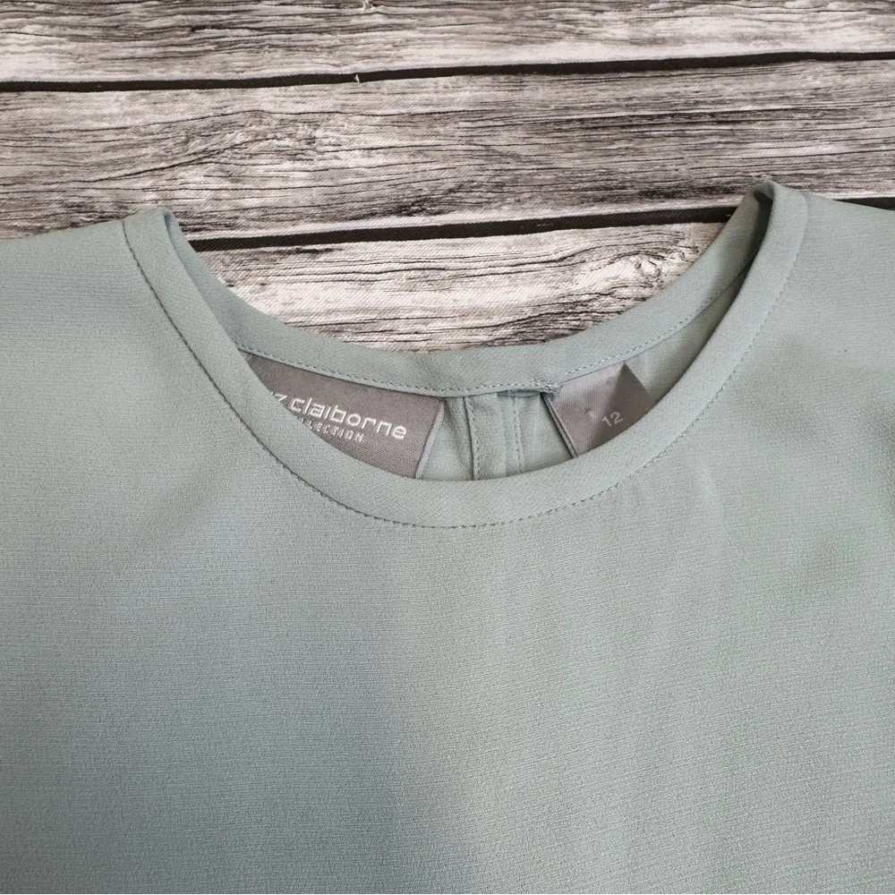 Liz Claiborne Collection Women's Short Sleeve Blouse Pale Light Sage Green 12 - Image 3