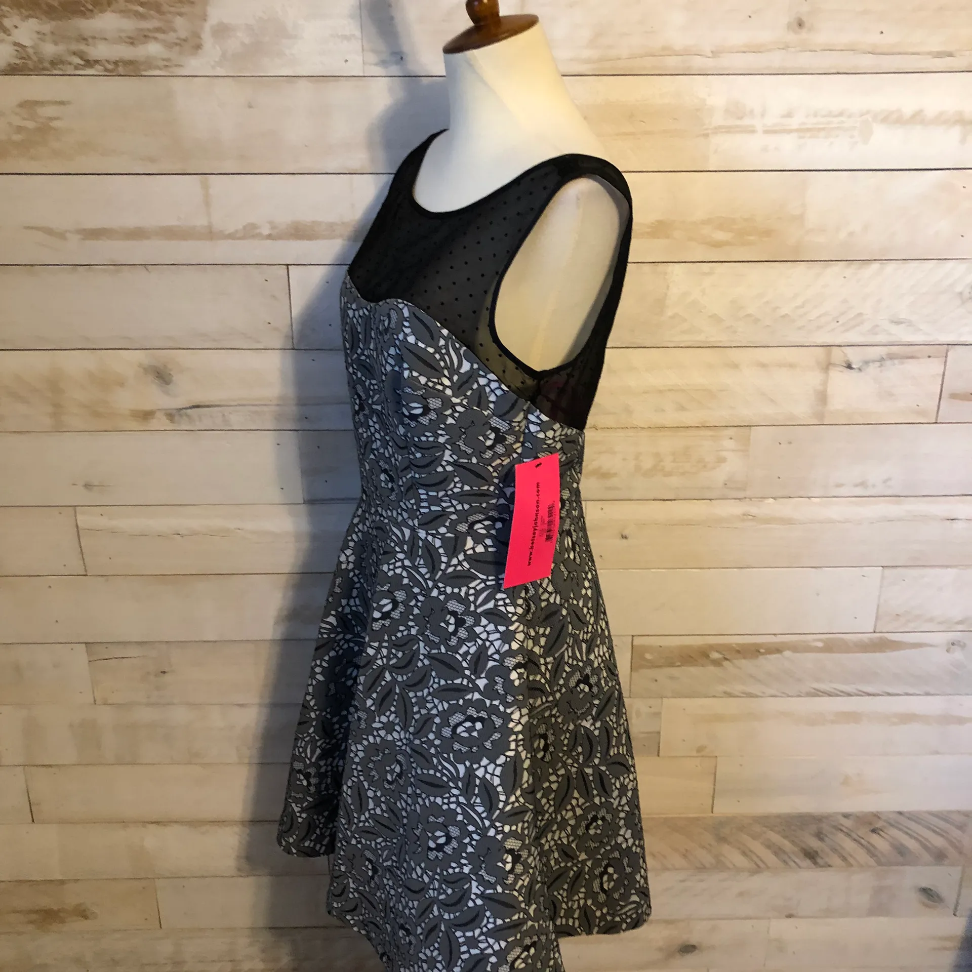 NWT  dress size 6 - Image 2