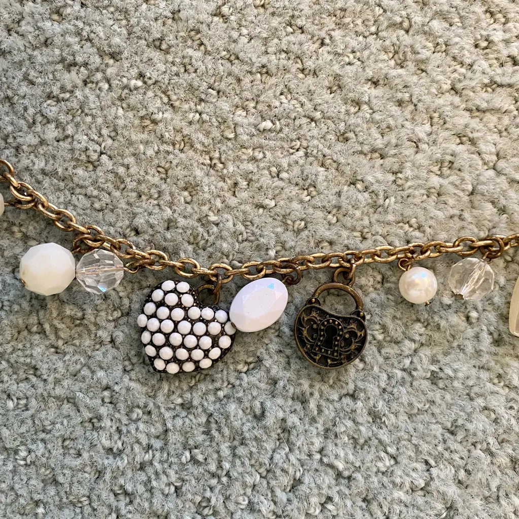 Adorable chunky AEO necklace! 🤍✨💛 - Image 2