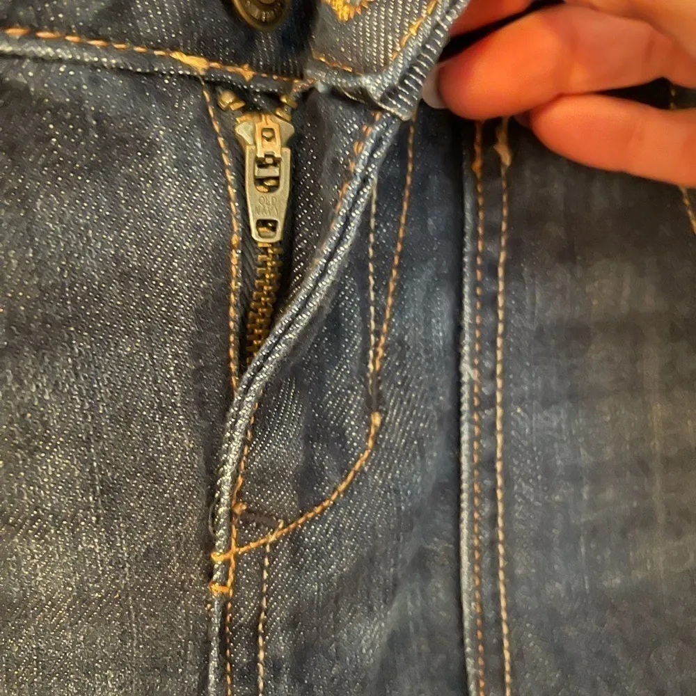 Old Navy medium wash blue Jean mini skirt with pockets - Image 6