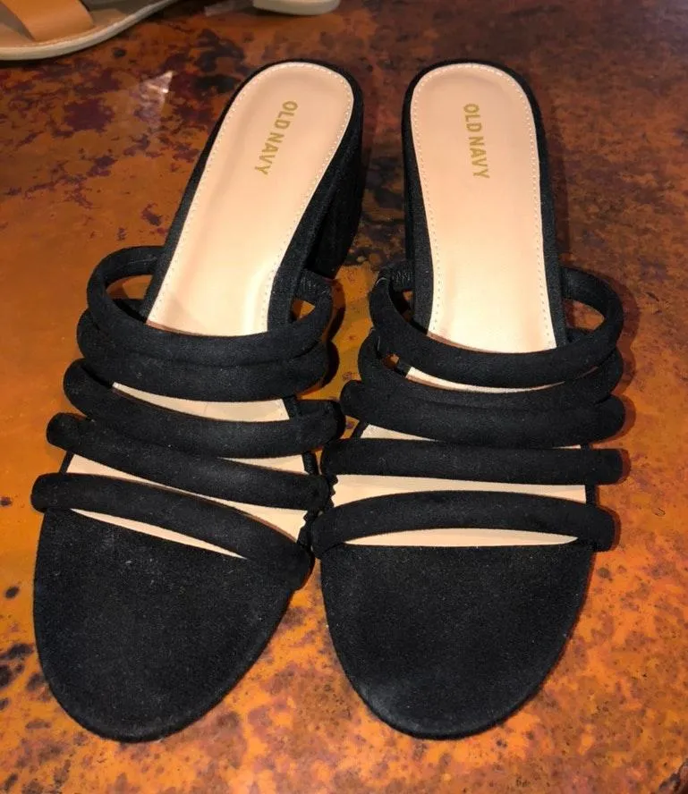 Old Navy Black Heels - Image 2