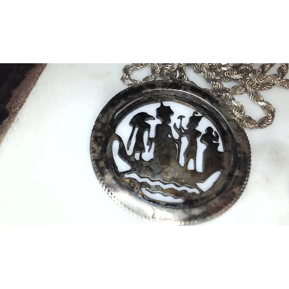 Egyptian Storyteller Round 925 Sterling Silver Vintage with Rope Chain - Image 7