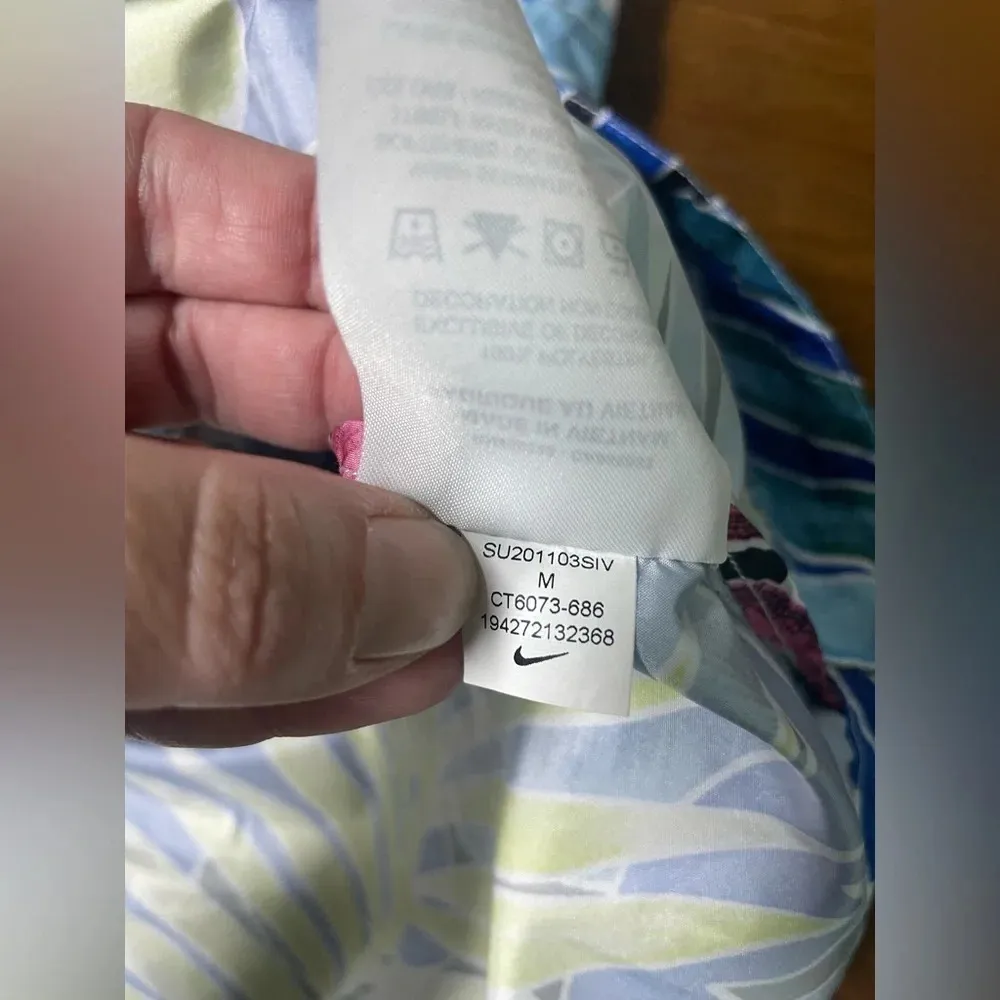 Nike Jacket Womens Medium Hyper Femme Zip Nylon Hoodie Tropical Floral Cropped - Image 6