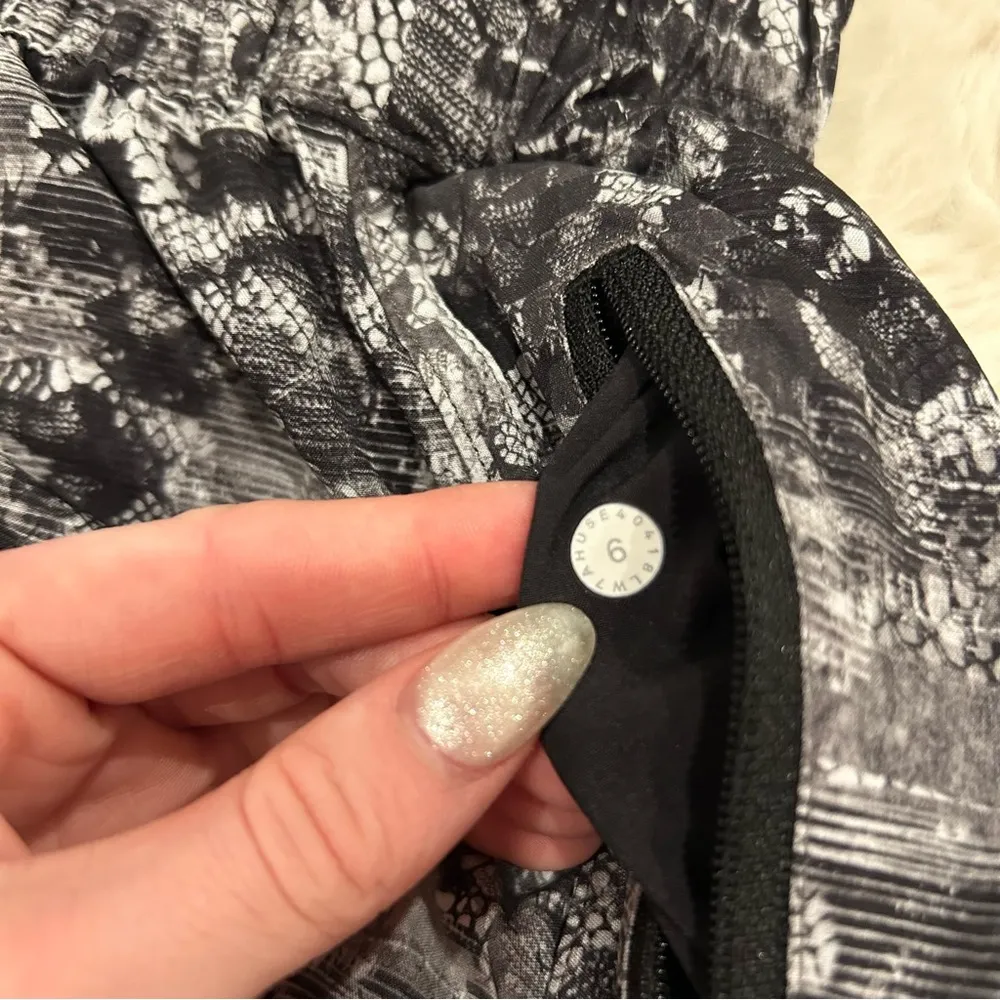 Lululemon Tracker Short V *4" in Masked Lace Starlight Black - Image 8