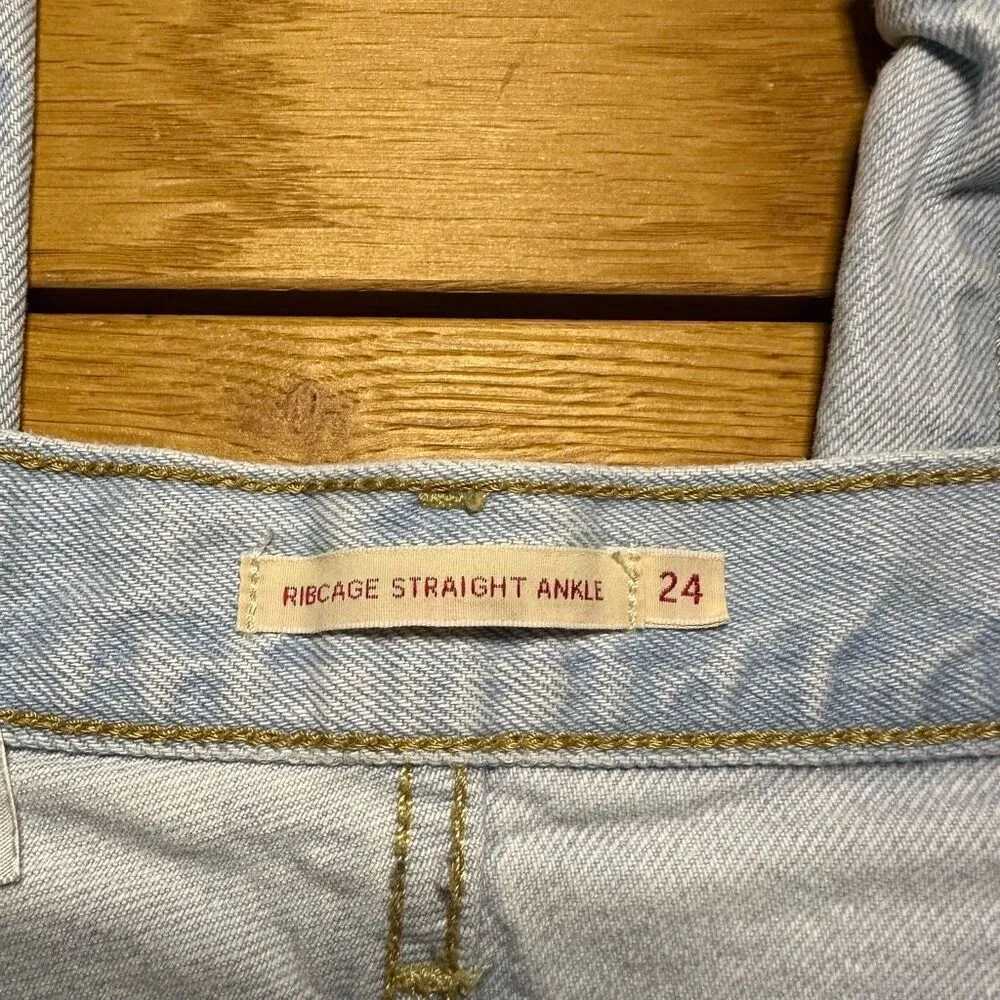 Levi’s ribcage straight ankle 24 light wash - Image 3