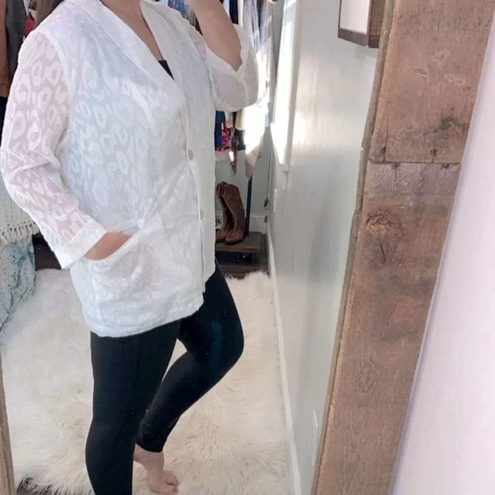 Jodifl white jacket size medium new with tags - Image 4