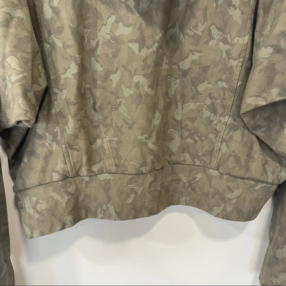 Athleta Cotton Farallon Printed Sweatshirt Size Medium - Image 10