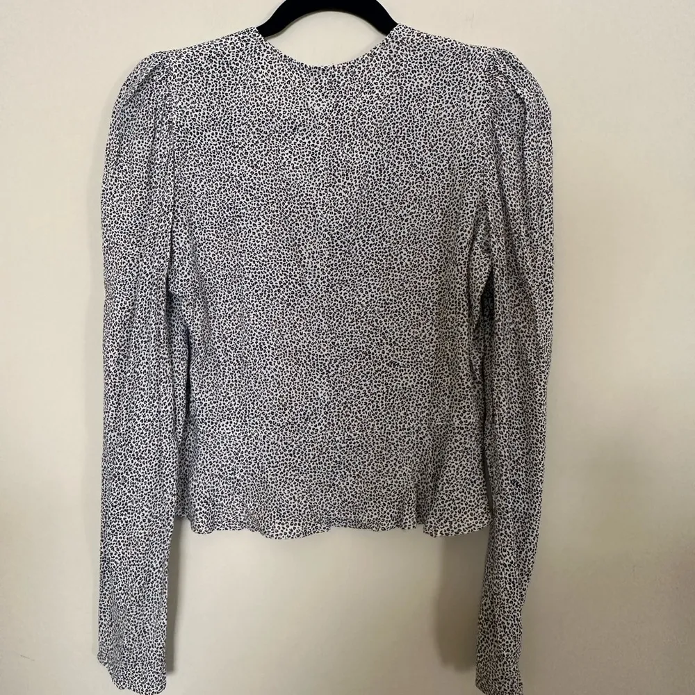 NWT AFRM Leopard Print Long Sleeve Deep V Top Black Size M - Image 3