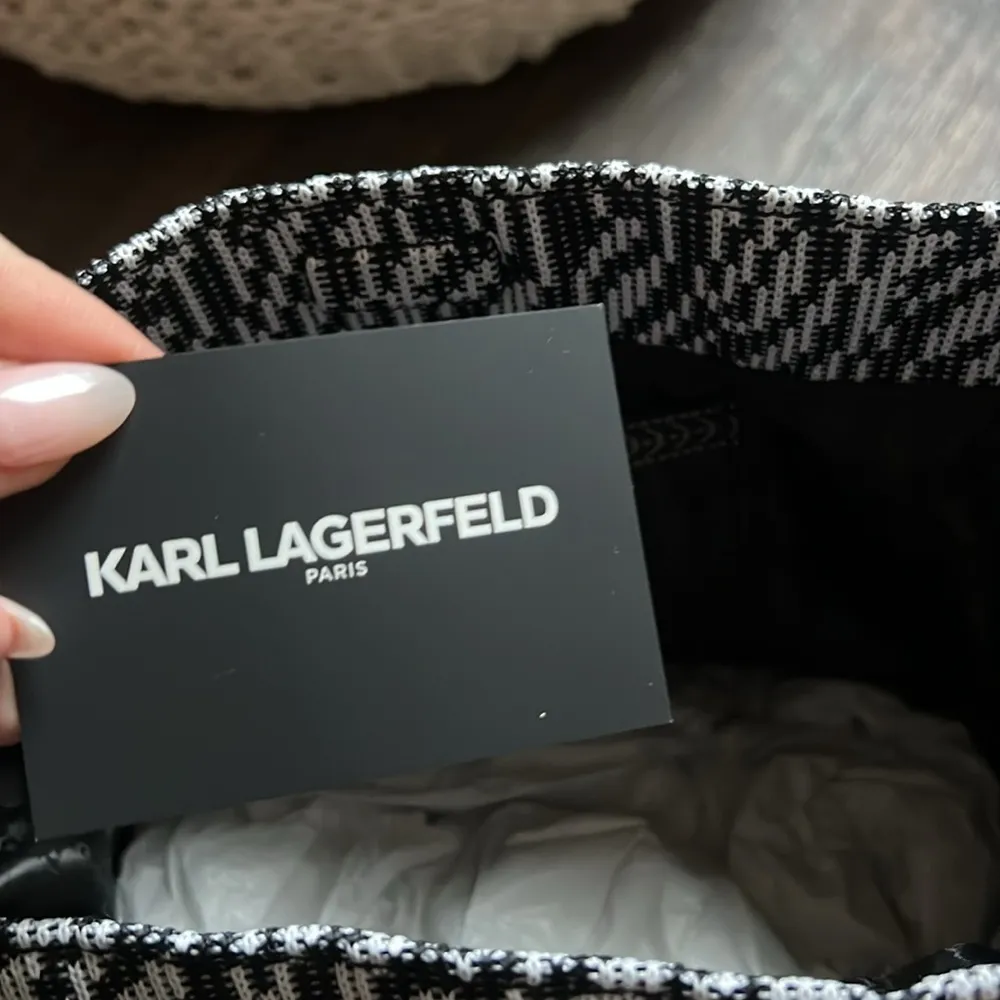 Karl Lagerfeld Paris Ciel Bucket Bag - Image 8