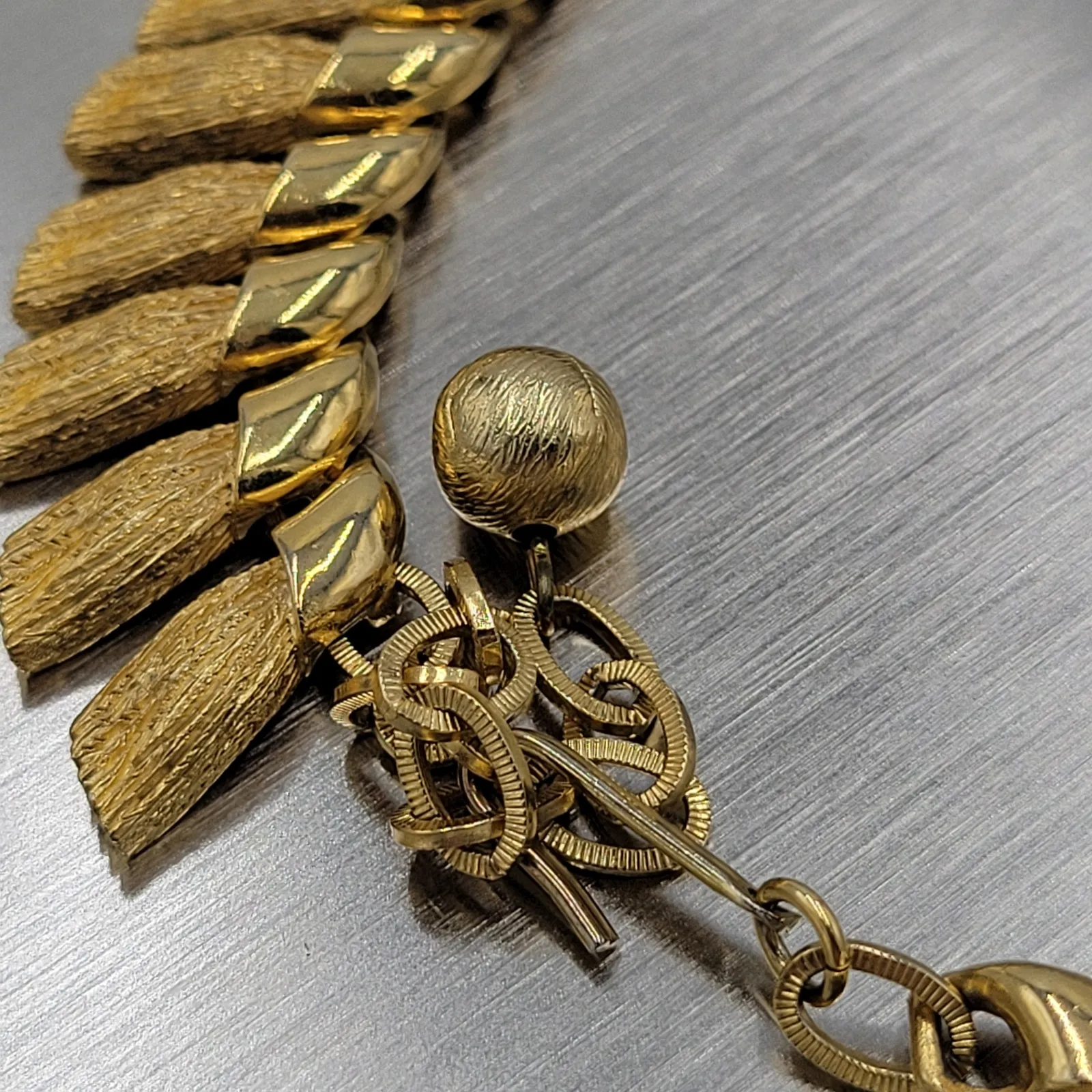 Vtg Cleopatra Choker Necklace 17" Gold Tone Egyptian Chunky Tassel Link Collar - Image 3