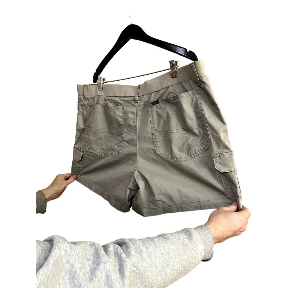 Lee women's size 22 cargo shorts mid-rise 5" mushroom color ultra soft waistband - Image 3