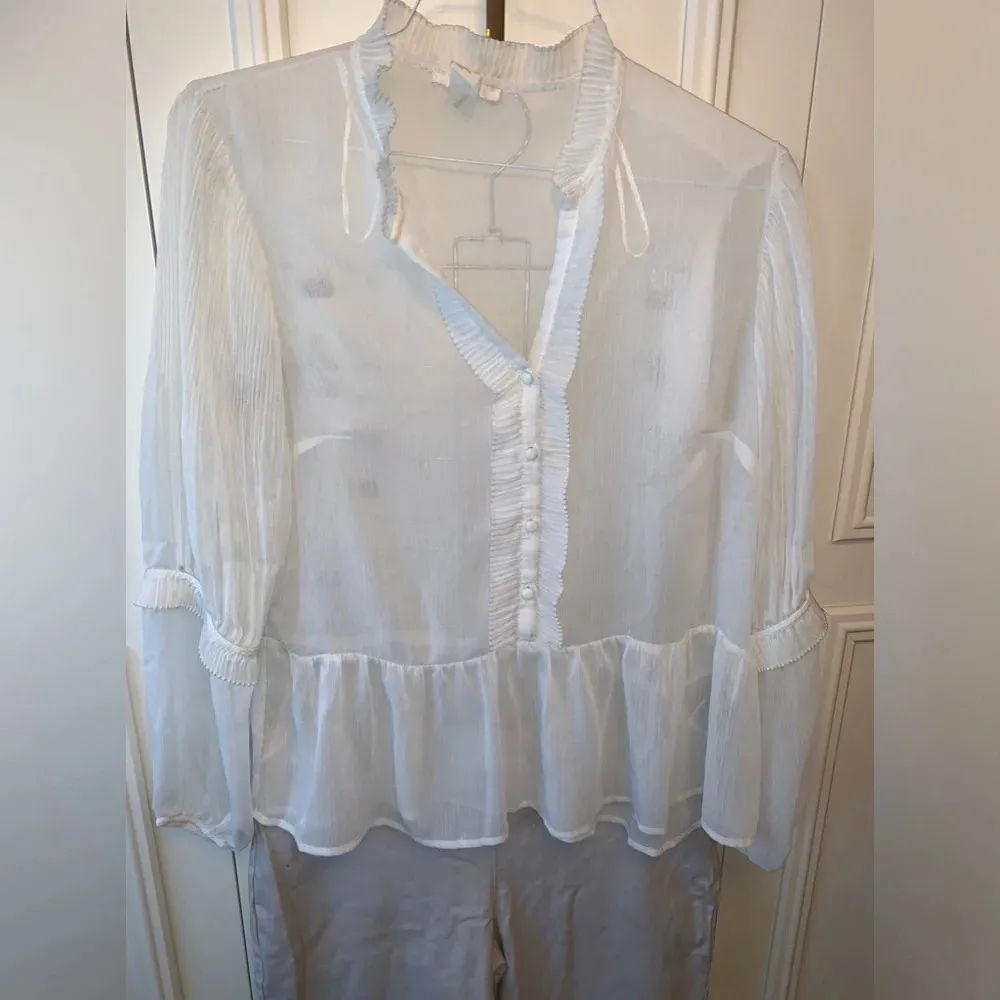 Set H&M ivory films sheer top & Old Navy khaki side zip chinos‎ - Image 2