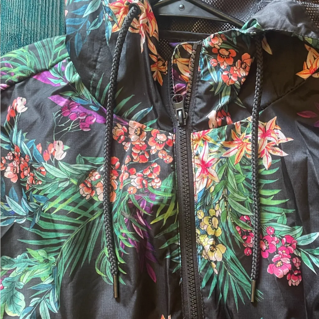 Xersion Light Rain Jacket - Image 4