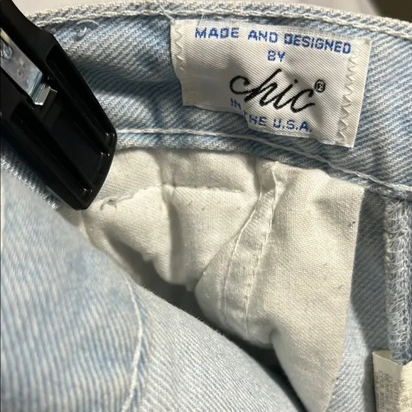 CHIC Vintage 1980’s High-Waisted Mom Jeans - Image 6