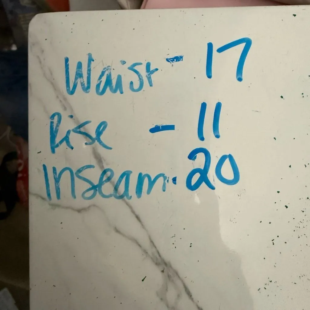 Eddie Bauer Women’s 10 Navy Outdoorsy Pants Hiking Cropped - Image 4