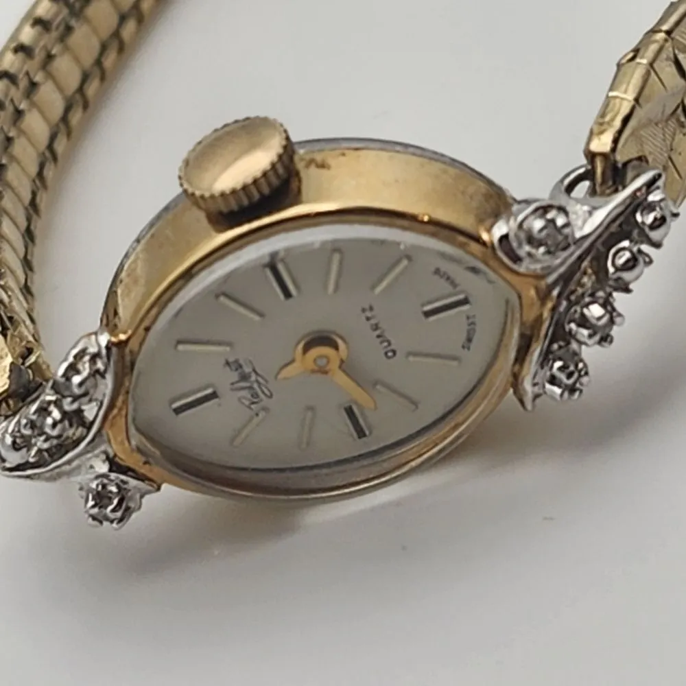 Vintage Paul Maret Gold Tone Watch with 6 Diamonds Gold - Image 6