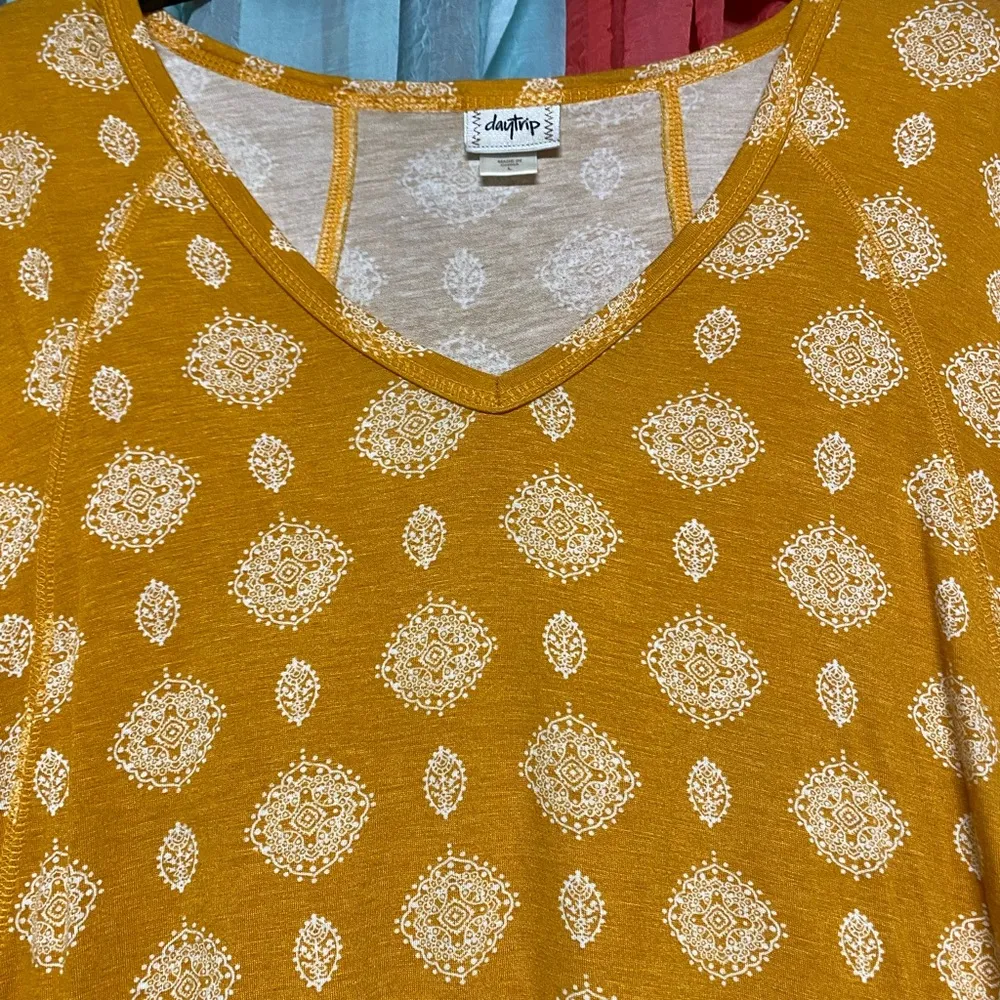 Daytrip  blouse - size large like new - Image 2