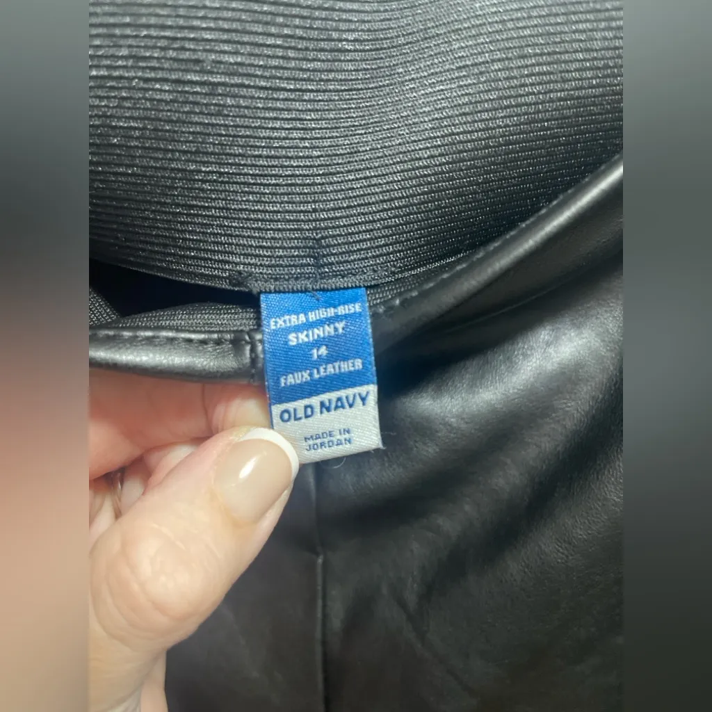 Old Navy Extra High-Rise Faux Leather Skinny Pants Size 14 – Black - Image 4