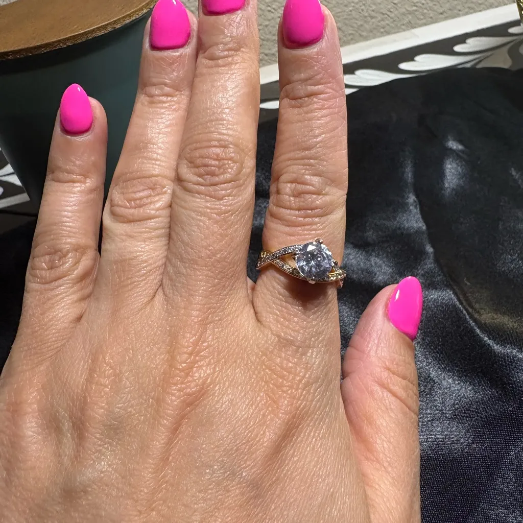 Elegant Gold and Silver engagement Ring - Image 8