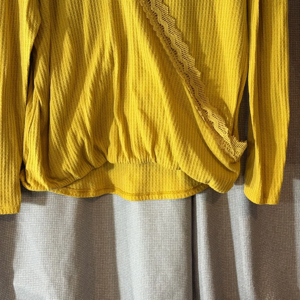 Daytrip Mustard V-Neck Waffle Knit Sweater with Lace Detail Size Large Boho - Image 7