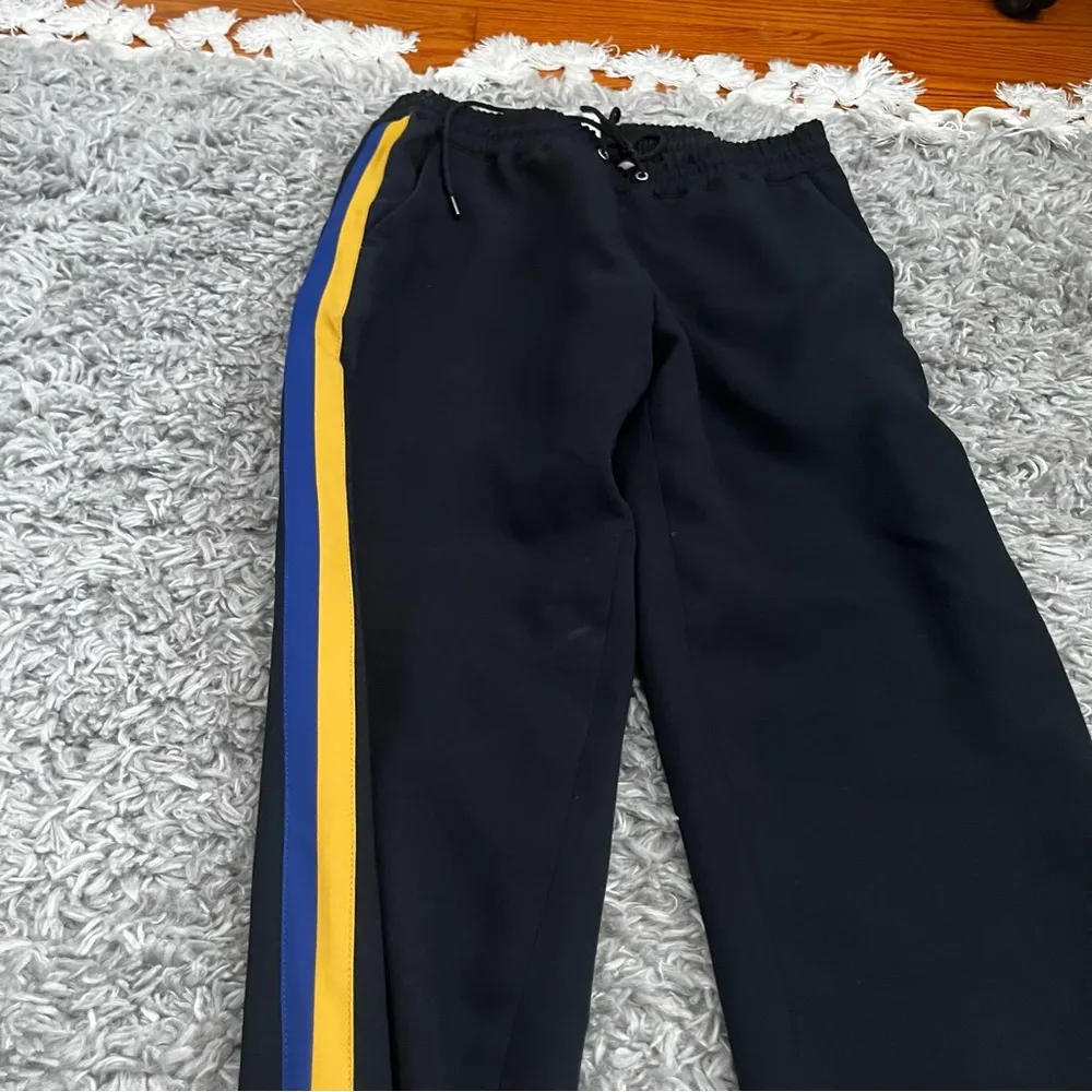 Wilfred Artizia Black high rise joggers size small - Image 4