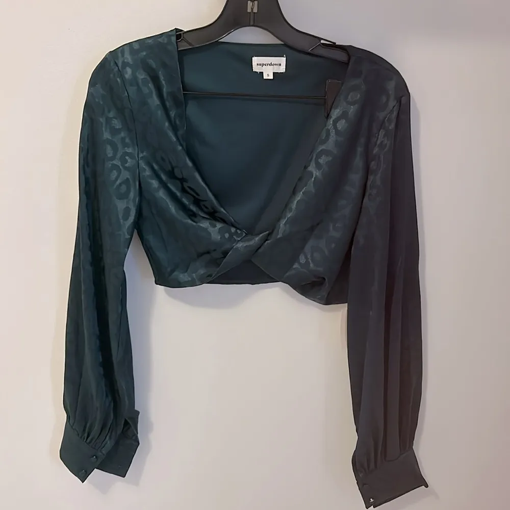 Superdown Audrina Twist Crop Top - Image 3