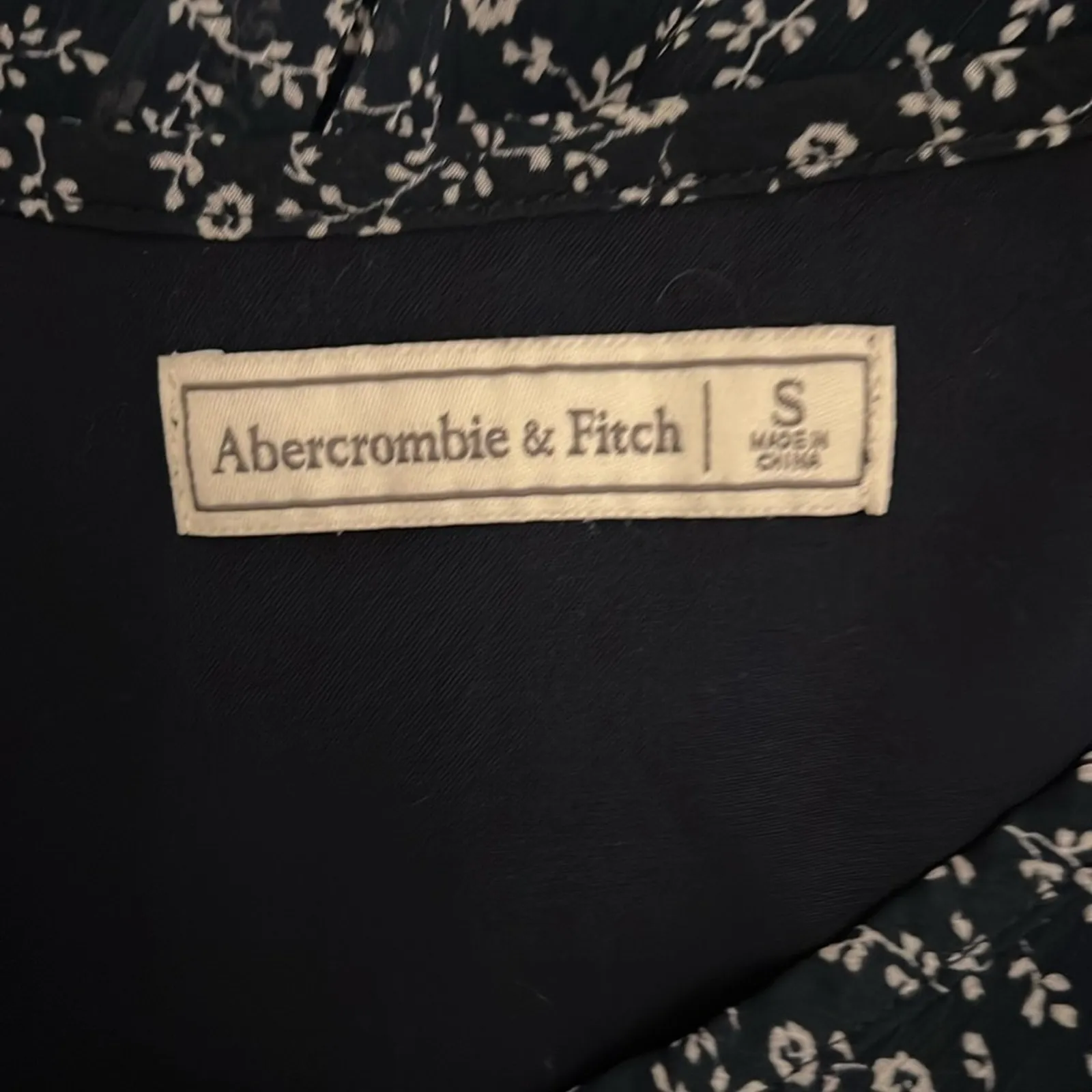 Abercrombie & Fitch Women's Floral Navy and White Dress Size S - Image 4