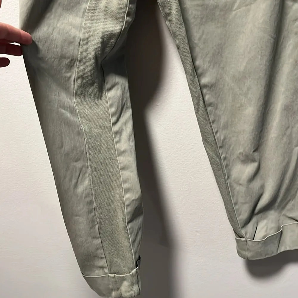 ALICE + OLIVIA Liliana Cuff Pleated Paperbag Pant, Sage Green, Size L/XL - Image 6