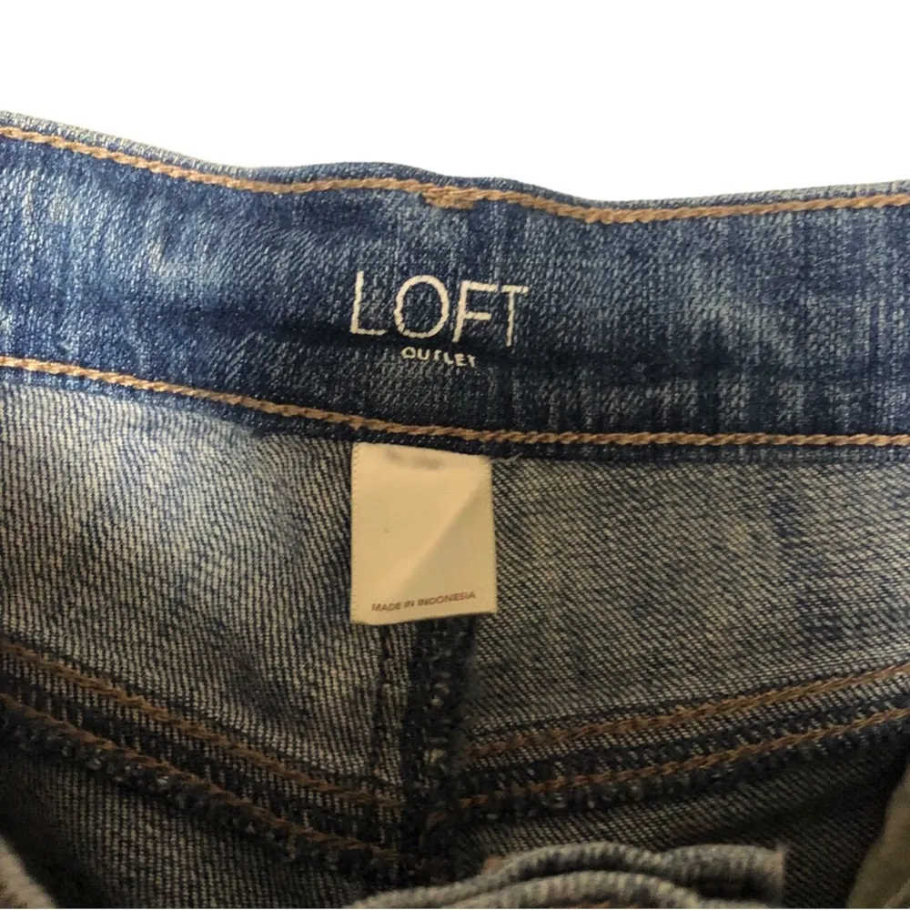 Loft Women’s Distressed GirlFriend  Casual Style Blue Denim Jeans Sz 8 - Image 2