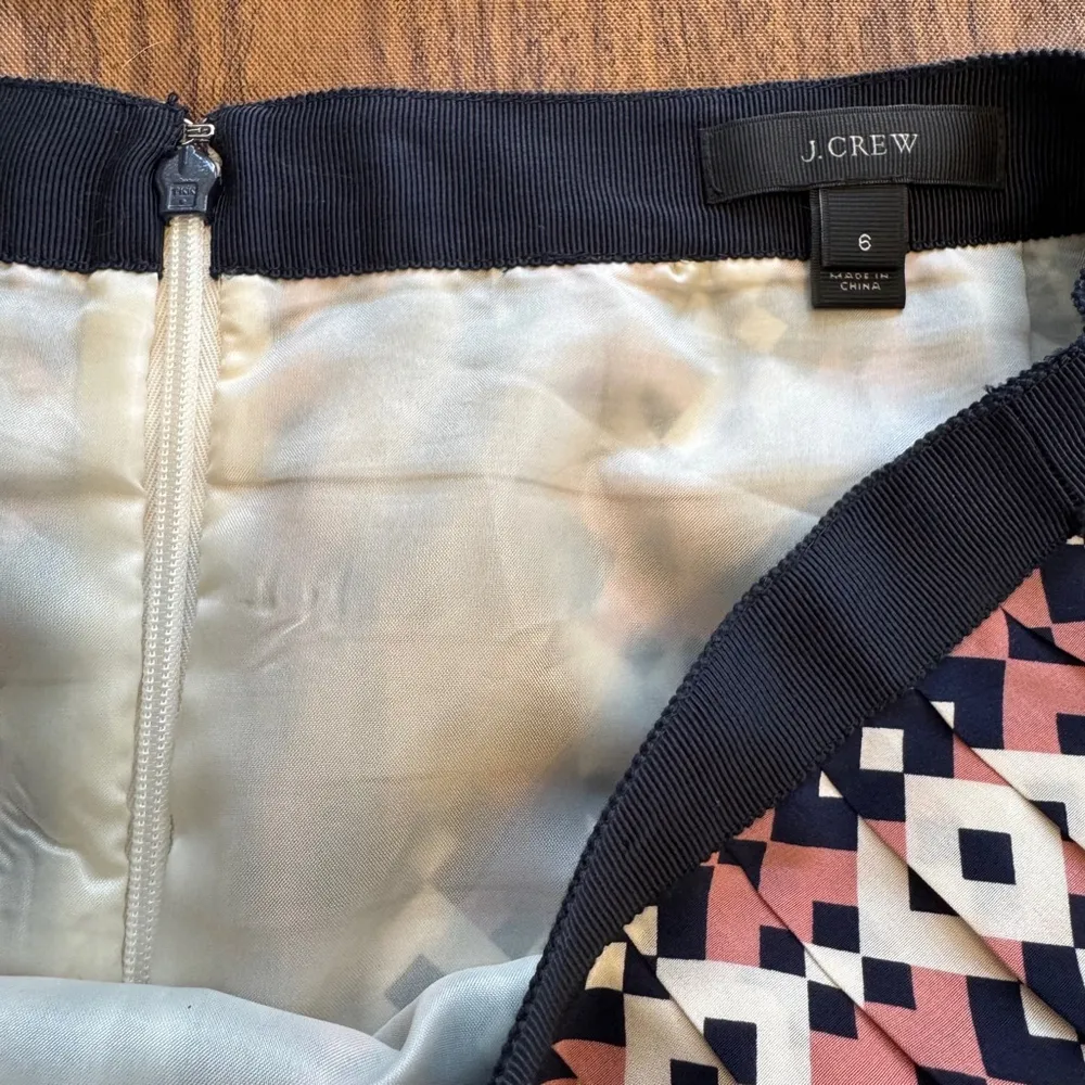 Women's J.Crew 100% Silk Pleated Mini Skirt, Size 6, Pink Navy Off White - Image 4