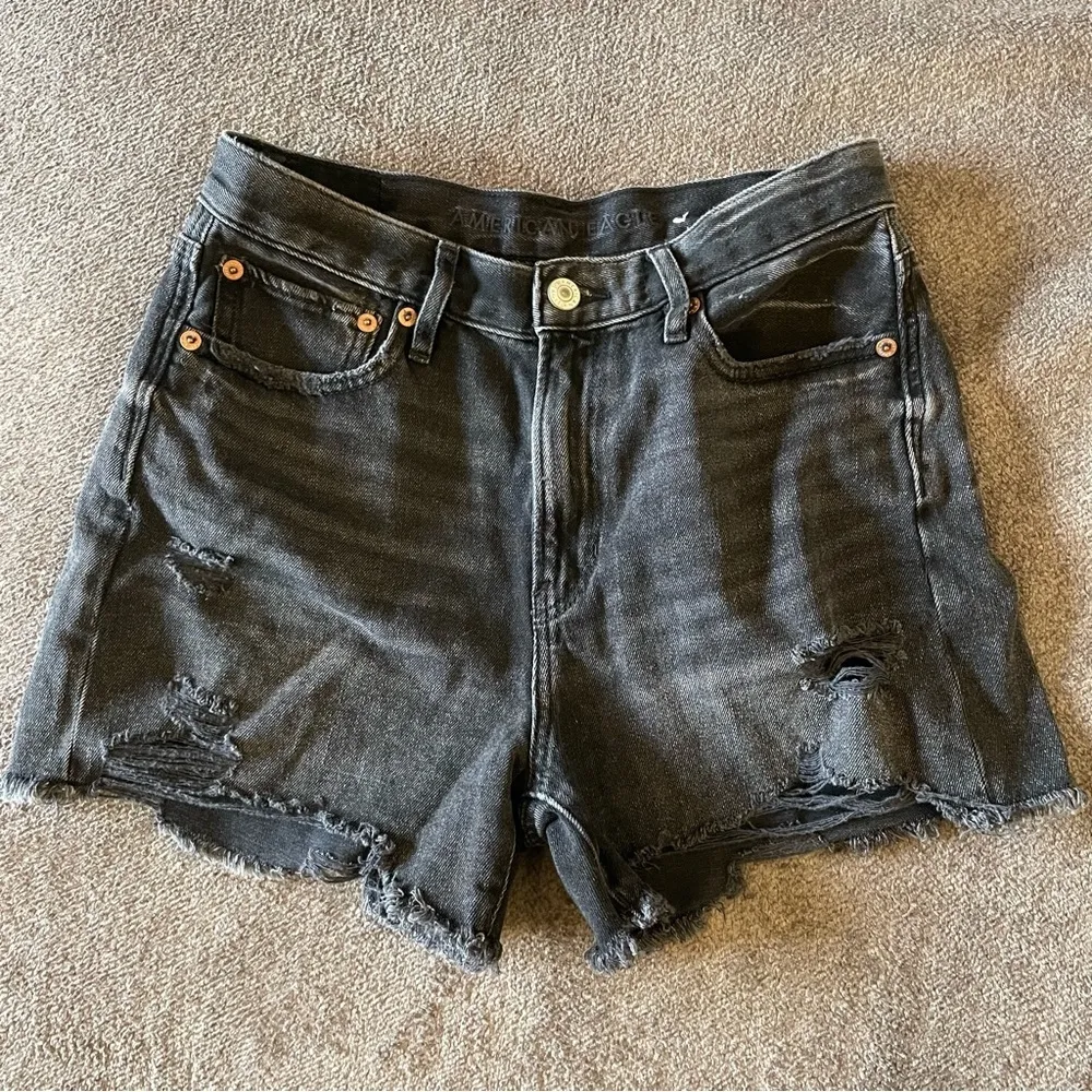 American Eagle 90s Distressed Boyfriend Denim Shorts 2 - Image 3